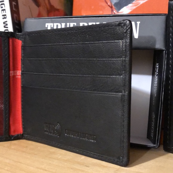 TRUE RELIGION-men’s black ‘FORBES’ leather wallet - Picture 7 of 8